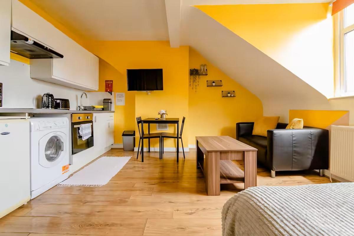 Comfortable In Seven Sisters, Guest house London